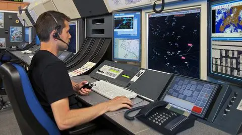 PAŻP jest jedyną instytucją w kraju, która szkoli i zatrudnia cywilnych kontrolerów ruchu lotniczego