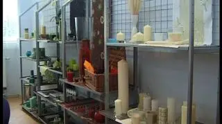 Przy słabym dolarze eksport do USA przestaje się opłacać. Dlatego też firmy zajmujące się produkcją w Europie zaczynają zakładać swoje oddziały również w Stanach Zjednoczonych. Nasze firmy podejmują kroki, aby nie tracić na spadku wartości dolara i mocnej pozycji złotego. Czy rezultatem nie będzie jednak zmniejszenie produkcji w Polsce? 