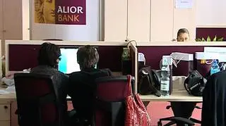 Zarabiać w Polsce chcą nowe banki - nic dziwnego skoro w pierwszym półroczu sektor bankowy zarobił 8 mld 700 mln PLN, czyli o ponad 1/5 więcej niz przed rokiem. Po czasach konsolidacji i fuzji na naszym bankowym rynku przyszedł wreszcie czas na nowe tego typu instytucje. Wkrótce do walki o nasze pieniądze dołączą Alior Bank i Allianz Bank.
