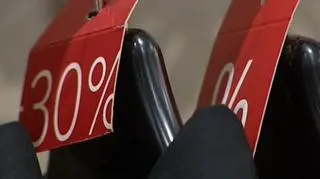 Wyprzedaże zaczęły się nadzwyczaj wcześnie. I od razu z upustami 50%. Dlaczego już tydzień przed świętami, kiedy ludzie i tak kupują prezenty?