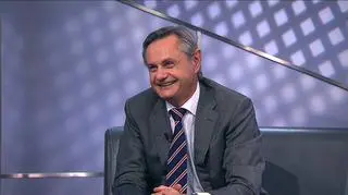 Wprowadzanie nowości w firmie czasem budzi niezadowolenie pracowników. Można je zmniejszyć prowadząc tzw. kampanię perswazyjną. Ma ona 4 fazy, które pozwolą kontrolować nastroje w firmie. Jak dokonań zmian i nie zniechęcić do siebie zespołu – o tym w najnowszym numerze Harvard Business Review Polska. Rozmowa z wydawcą pisma Andrzejem Jacaszkiem.