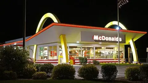 Zęby i plastik w jedzeniu. Japoński McDonald's przeprasza klientów