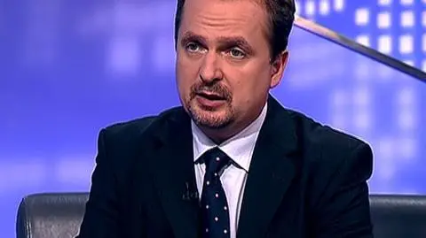 Budżet na 2010 rok zakłada rekordowy - 52 mld złotowy deficyt. Lwia część środków na pokrycie dziury budżetowej ma pokryć prywatyzacja, ale również minister finansów chce zabrać z Funduszu Rezerw Dewizowych 7 mld złotych. O tym jak przedsiębiorcy oceniają założenia budżetowe na 2010 rok z Dariuszem Witkowskim Z KPP w "Biznes lunchu" Rozmawiał Robert Stankiewicz.