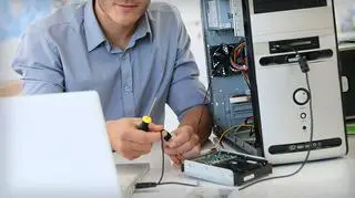 Kraków już dogonił, a Wrocław goni Warszawę pod względem wynagrodzenia w branży IT