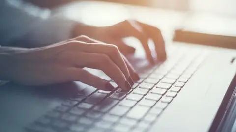 Inwestowanie przez internet. Rzecznik Finansowy ostrzega przed usługami platform inwestycyjnych