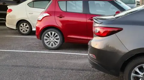 Biedronka i Aldi - UOKiK sprawdza zasady działania parkingów przy sklepach