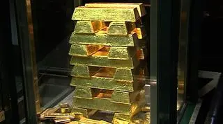 Jeszcze niedawno fundusze inwestycyjne intensywnie promowały instrumenty oparte na inwestycjach w surowce. Ci, którzy się na nie skusili, dzisiaj mają kłopoty. W naszym materiale o ryzykach związanych z inwestowaniem w surowce.  