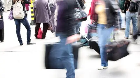 14 proc. Polaków rozważa w ciągu najbliższych dwunastu miesięcy wyjazd z Polski