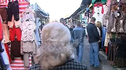 Kupcy robią miejsce piłkarzom?