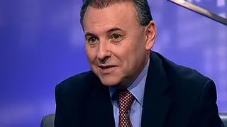 Mamy powody do zadowolenia. Polska gospodarka w III kwartale zyskała 1,7% w porównaniu z III kwartałem 2008 roku. Jeśli popatrzymy na mapę Europy to Polska jest jedynym zielonym punktem w Unii Europejskiej który rzeczywiście zyskuje. O Komentarz do danych GUS poprosiliśmy prof. Witolda Orłowskiego - głównego ekonomistę PricewaterhouseCoopers i Wesława Szczukę - doradcę zarządu BRE Banku.