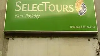 Brak płynności finansowej - to główny powód złożenia wniosku o upadłość biura podróży Selectours. Firma działa na polskim rynku od 18 lat. W chwili ogłoszenia decyzji poza granicami kraju przebywało ponad 2 tysiące turystów - klientów biura. We wtorek do kraju powróciło 328 turystów z Egiptu i Maroka. Tymczasem pod koniec tygodnia w życie wejdzie nowelizacja przepisów ustawy o usługach turystycznych. Część z nich ma poprawić pozycję klientów, ale także zliberalizować rynek dla tych, którzy chcą swoje usługi oferować. O szczegółach Łukasz Kijek.