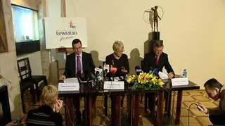 Wzrost gospodarczy w Polsce w 2009 r. będzie między 3,5 a 4,5 proc. - powiedziała wiceminister finansów Katarzyna Zajdel-Kurowska. Zaznaczyła, że obecne założenia MF dotyczące wzrostu PKB w przyszłym roku o 4,8 proc. są mało realne. Ministerstwo Finansów pracuje nad zmianami założeń do budżetu na przyszły roku, tymczasem przedsiębiorcy mają receptę na to, jak zapobiegać spowolnieniu gospodarki. Nie wiedzą natomiast jak skłonić do współpracy poszczególne instytucje państwowe. 