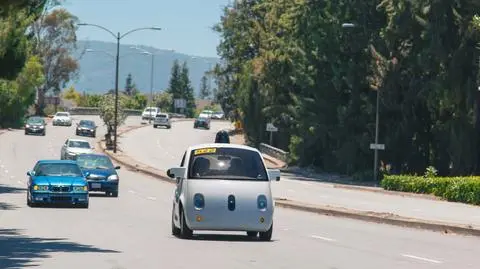 Autonomiczny samochód Google wyjechał na ulice