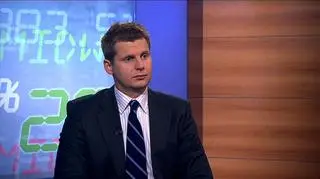 Rynki w oczekiwaniu na komunikat po posiedzeniu amerykańskiej rezerwy federalnej. Inwestorzy zastanawiają się, czy FED zapowie dalsze luzowanie polityki monetarnej. Jak decyzje Fed-u przekładają się na zachowania indeksów? Czy analiza historyczna podpowiada nam zakup, czy sprzedaż akcji? Rozmowa z Łukaszem Wardynem, dyrektorem zarządzającym City Index.