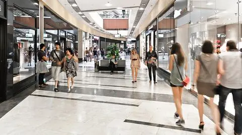 Centra handlowe odwiedziło ponad 3 mln klientów mniej