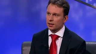 Dopiero 4 sierpnia 2010 r. wejdzie w życie rozporządzenie ws. zwolnienia z VAT charytatywnych SMS-ów. Czy to oznacza, że do tego czasu podatek będzie wpływał do państwowej kasy? O tym na antenie TVN CNBC Biznes mówił mec. PAWEŁ JABŁONOWSKI, szef departamentu podatkowego Chałas i Wspólnicy Kancelaria Prawna. 