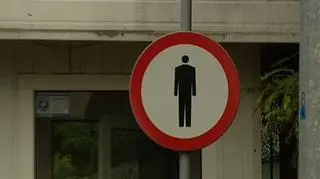 Związkowe zamieszanie w Locie. Prezes przewoźnika zwolnił dyscyplinarnie dwoje liderów związków zawodowych - Elwirę Niemiec i Grzegorza Kossakowskiego. Związkowcy zarzucają władzom spółki, że - wbrew prawu - zwolniły liderów związkowych. LOT tłumaczy, że powodem zwolnienia było opuszczenie stanowisk pracy. Sprawa coraz bardziej wygląda na otwartą wojnę zarządu ze związkami zawodowymi w strukturach Polskich Linii Lotniczych. 