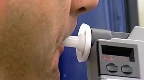 Obowiązek instalowania blokady alkoholowej w autach osób skazanych za jazdę po pijanemu