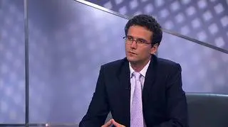 Sejm uchwalił w czwartek ustawę o zalegalizowaniu pobytu niektórych cudzoziemców. Zgodnie z nimi cudzoziemiec, który przebywał bez przerwy od 20 grudnia 2007 będzie mógł się starać o zezwolenie na pobyt czasowy na 2 lata. Decyzję taką będzie podejmował wojewoda. Czy taka abolicja przyczyni się do legalizacji szarej strefy i ułatwi zatrudnianie cudzoziemców do prac sezonowych? Naszym gościem był Krystian Stanasiuk, prawnik w Kancelarii Prawnej ENWC.