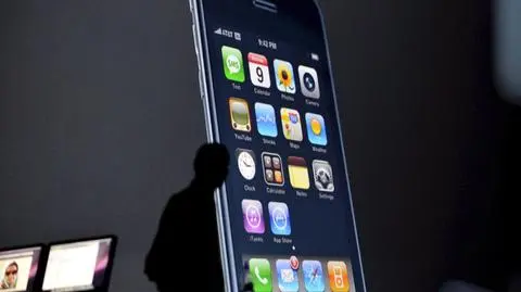 Nowy iPhone miał być hitem, jednak od samego początku są z nim problemy