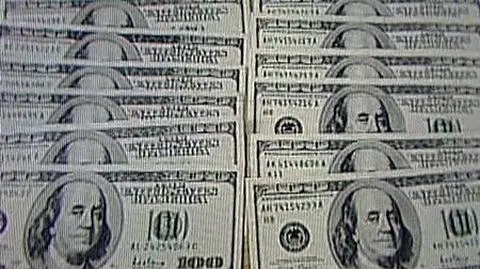 Dolar chudnie w oczach