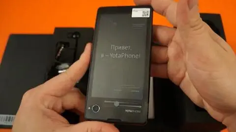 Rosja odpowiada na iPhone'a. Pokazuje YotaPhone'a