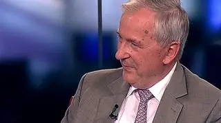 Pomysł Zbigniewa Chlebowskiego wywołał sporą burzę sprzeciwu. Przewodniczący klubu PO uważa, że dzięki temu, że najbogatsi Polacy płaciliby składki emerytalne przez cały rok, budżet mógłby zaoszczędzić od kilkuset milionów do nawet 3 mld zł. Na temat podatków rozmawiał w studiu TVN CNBC Biznes w programie "Bilans" profesor Stanisław Gomułka, główny ekonomista BCC.