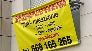 Jak mają wyglądać certyfikaty energetyczne ciągle jeszcze nie wiadomo, wiadomo natomiast, ze w najbliższych miesiącach ceny nieruchomości nie powinny iść w górę. Co więcej - mieszkania mogą zacząć tanieć bo liczba potencjalnych kupujących nie rośnie, przybywa za to nowych nieruchomości. Czy to już czas na zakup własnego m?