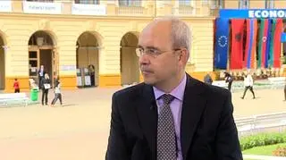 Planując biznes tak naprawdę nie wiadomo, jakie zmiany w prawie czekają przedsiębiorców i co gorsza, jaką interpretację wyda Ministerstwo Finansów, czy, np. Urząd Skarbowy. A interpretacje podatkowe często zawierają stanowiska korzystniejsze dla fiskusa. Jak tłumaczył w programie Blaje Mówi: Biznes, Tomasz Michalik, doradca podatkowy, partner w MDDP, podatnicy są coraz bardziej świadomi własnych praw. Dodaje, że podatnik ma duże szanse na pozytywne rozstrzygnięcie w sądzie.