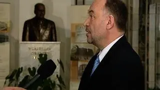3,2 procent - tyle według szacunków Narodowego Banku Polskiego ma wynieść tegoroczna średnioroczna inflacja. Z kolei w przyszłym roku miałaby zejść do 2 procent. Tempo wzrostu gospodarczego ma się obniżać do końca trzeciego kwartału tego roku. Rozmawialiśmy z autorem projekcji inflacyjnej banku centralnego i członkiem zarządu NBP - profesorem Zbigniewem Hockubą