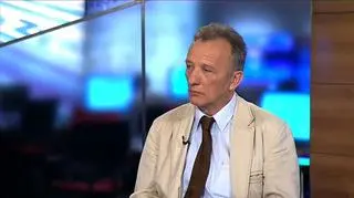 Ministerstwo pracy chce naruszyć rezerwę demograficzną. Zamierza finansować bieżącą wypłatę emerytur z poduszki finansowej, która dopiero za 20 lat miała złagodzić problem starzenia się społeczeństwa. Minister Jolanta Fedak i Michał Boni tłumaczą to brakiem pieniędzy w budżecie. Profesor Wojciech Otto potwierdza, pieniędzy w budżecie brakuje. Dodaje jednak, że fundusz nie powstał w celu łatania dziur w budżecie.
