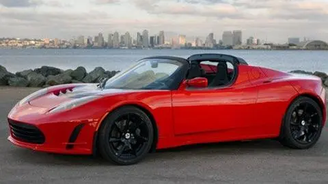 Tesla traci na wartości przez ropę