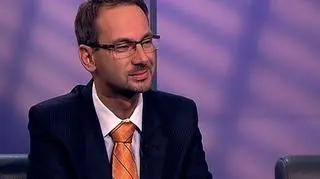 Polacy znów odwiedzają biura podróży. W przeciwieństwie do lat poprzednich, kiedy 40% ofert wakacyjnych sprzedawano w pierwszej połowie roku, w 2009 wybieramy głównie oferty last minute. Polacy wciąż chcą wyjeżdżać za granicę i wciąż głównym wyznacznikiem urlopu jest cena. Na pytania Roberta Stankiewicza odpowiadał w programie "Pieniądze od Rana" odpowiadał Robert Kamiński z Orbis Travel. 