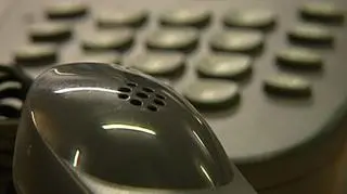 Zdaniem banku była to umowa. Prezes firmy twierdzi, że jedynie niezobowiązująca rozmowa. Finał jest taki, że bank pobrał z konta firmy prawie milion złotych i kupił za nie opcje walutowe. O telefonicznej rozmowie z bankiem, która może zaprowadzić na salę sądową Patrycjusz Wyżga.