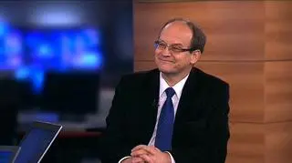 Europejski Bank Centralny skupuje hiszpańskie i włoskie 5-latki. Tak podaje agencja Reutera, powołując się na traderów. W reakcji na to mocno spadły rentowności obligacji emitowanych przez Rzym i Madryt, a giełdy w Hiszpanii i Włoszech odrobiły straty. Zdaniem gościa TVN CNBC Andrzeja Sławińskiego, dyrektora Instytutu Ekonomicznego banku centralnego, rynki doceniły zdecydowaną reakcję EBC.