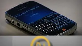 Dziś w „Portfelu” przyjrzymy się kredytom konsolidacyjnym. Czy faktycznie umożliwiają one poważne oszczędności w spłacaniu rat? Zastanowimy się również, czy telefoniczne abonamenty mają szansę w starciu z aparatami na kartę. 