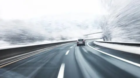 Nowe znaki drogowe informują o automatycznej kontroli średniej prędkości