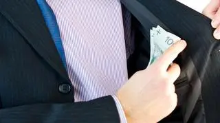 Ponad połowę pieniędzy zabierają fiskus i ZUS