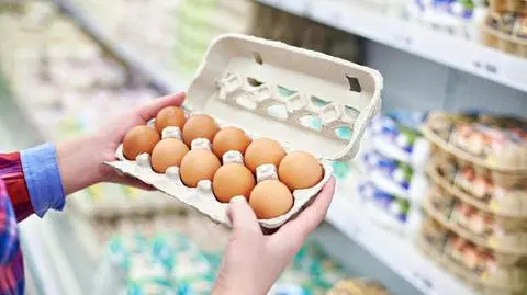 Lidl rezygnuje ze sprzedaży jajek pochodzących z chowu klatkowego