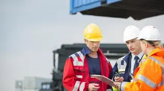 Polacy w Niemczech znajdują zatrudnienie m.in. monterzy na liniach produkcyjnych, czy pracownicy fizyczni