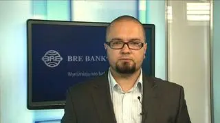 Inflacja bazowa wyhamowała. W czerwcu wzrost cen po wyłączeniu energii i żywności wyniósł 2,4% w ujęciu rocznym. To na podstawie danych o inflacji bazowej Rada Polityki Pieniężnej podejmuje decyzję o poziomie stóp. Inflacja bazowa odzwierciedla wzrost cen wynikający ze wzrostu popytu. Rynki już nie spodziewają się podwyżek stóp NBP - mówi TVN CNBC Ernest Pytlarczyk, główny ekonomista BRE Banku.