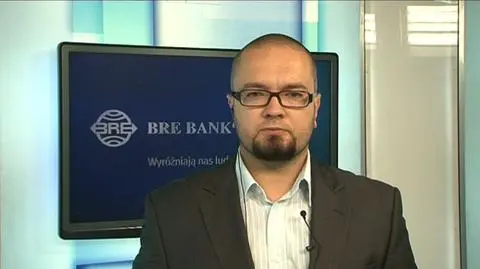 Inflacja bazowa wyhamowała. W czerwcu wzrost cen po wyłączeniu energii i żywności wyniósł 2,4% w ujęciu rocznym. To na podstawie danych o inflacji bazowej Rada Polityki Pieniężnej podejmuje decyzję o poziomie stóp. Inflacja bazowa odzwierciedla wzrost cen wynikający ze wzrostu popytu. Rynki już nie spodziewają się podwyżek stóp NBP - mówi TVN CNBC Ernest Pytlarczyk, główny ekonomista BRE Banku.
