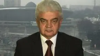 Stalprofil obniża prognozę na 2011 rok. Zysk netto spółki może być w tym roku niższy niż w 2010. Prezes Stalprofilu Jerzy Bernhard tłumaczy, że spółka zaczęła rok z zapasami kupionymi po wyższych cenach niż w 2010 roku. We wtorek 11 stycznia na warszawskim parkiecie debiutuje Izostal, spółka zależna Stalprofilu. 
