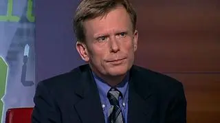 Przez uziemione samoloty z powodu ogromnej chmury pyłu wulkanicznego z islandzkiego wulkanu morze pieniędzy tracą linie lotnicze, biura podróży i ich klienci. Leszek Chorzewski z Exim Tours i Małgorzata Cieloch z UOKIK-u tłumaczą, na jakie odszkodowania z tego tytułu mogą oni liczyć, a jakie koszty będą musieli ponieść z własnej kieszeni.