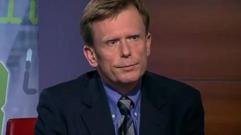 Przez uziemione samoloty z powodu ogromnej chmury pyłu wulkanicznego z islandzkiego wulkanu morze pieniędzy tracą linie lotnicze, biura podróży i ich klienci. Leszek Chorzewski z Exim Tours i Małgorzata Cieloch z UOKIK-u tłumaczą, na jakie odszkodowania z tego tytułu mogą oni liczyć, a jakie koszty będą musieli ponieść z własnej kieszeni.