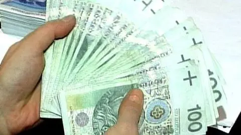 Rząd wyciągnął od pracodawców prawie 880 mln na podwyżki