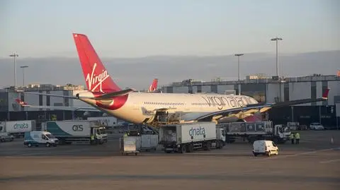 Virgin Atlantic rezygnuje z wymogu noszenia makijażu przez stewardessy
