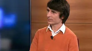 Niższe stawki MTR w zamian za lepszy zasięg. UKE chce, by operatorzy zwiększyli inwestycje w infrastrukturę telekomunikacyjną i zagęścili sieć stacji bazowych. W zamian za to operatorzy domagają się aby UKE przestało obniżać stawki za zakończenie połączeń. Obniżki MTR zmniejszają bowiem przychody operatorów. W środę obyło się pierwsze robocze spotkanie prezes UKE z operatorami telefonii. Gościem TVN CNBC był Grzegorz Bernatek, kierownik działu analiz firmy Audytel, która przygotowała dla UKE raport dotyczący stawek MTR