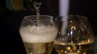 Kryzys gospodarczy nie psuje szampańskiego humoru producentom... szampana. Pomimo zanotowanego spowolnienia w branży, producenci bąbelkowanego trunku patrzą w przyszłość z optymizmem i wierzą, że nadchodzące lata przyniosą niejeden powód do wystrzelenia korka.
