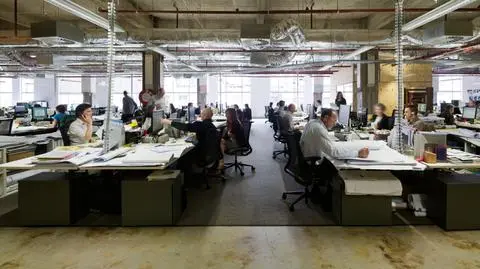 "Śmieciówek" za dużo, płaca za niska. Gorąca dyskusja w TVN24 BiŚ